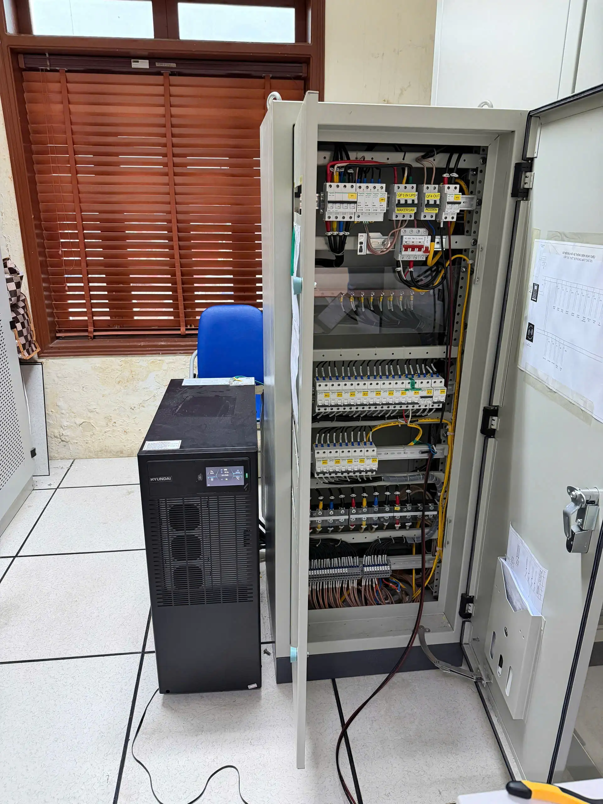 lắp đặt UPS